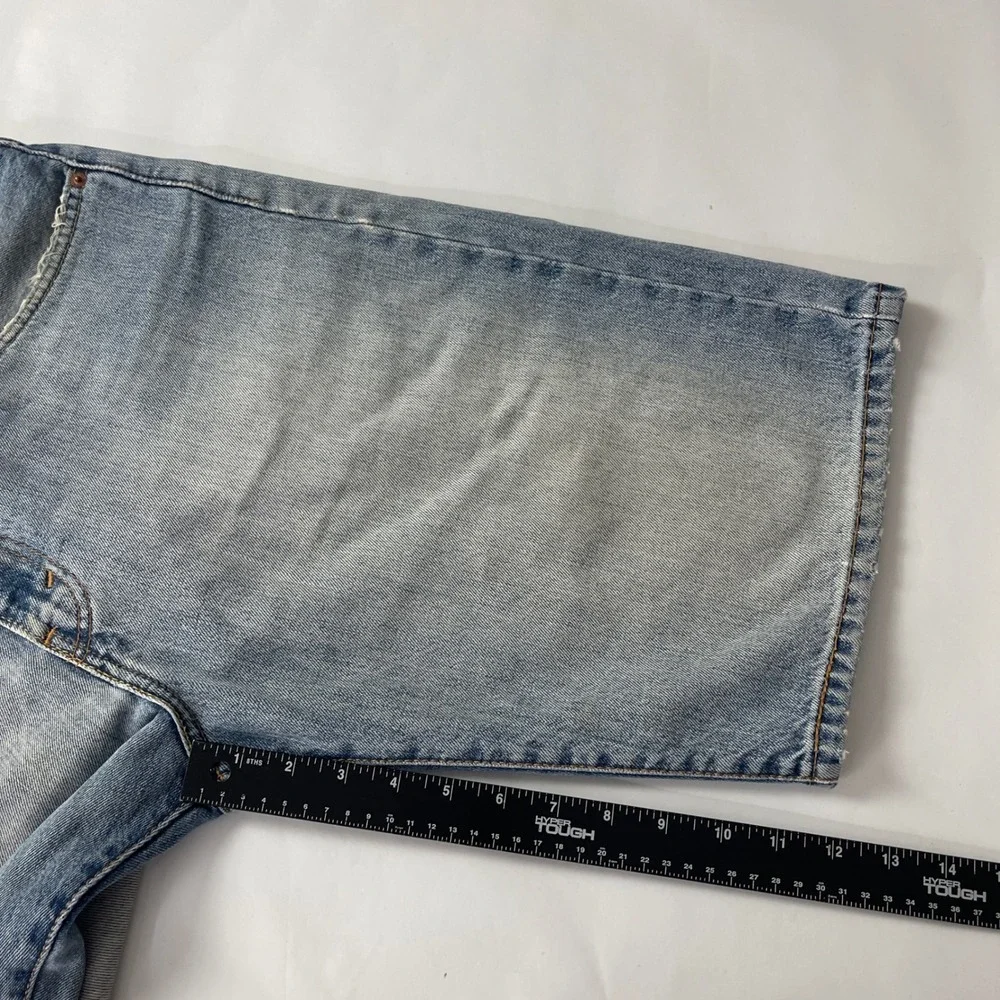 Levis sizing title